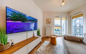 Aurora Premium Apartment- City Centre, Ac, Free Parking By Staynest